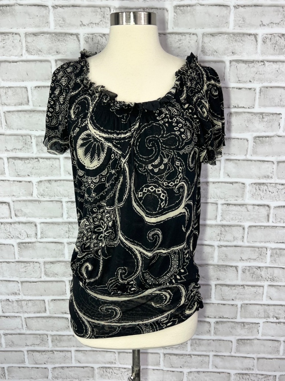 |•EXRESS•| 2 Cute Stretch Tops Size Small - Picture 2 of 16